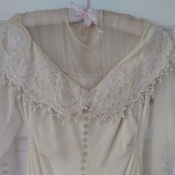 Vintage Silk & Velvet Wedding Dress Pearl & Lace - Picture 2 of 9